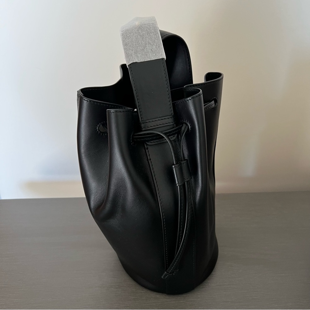 SEZANE MARCEL BUCKET BAG IN SMOOTH BLACK - Picture 5 of 12